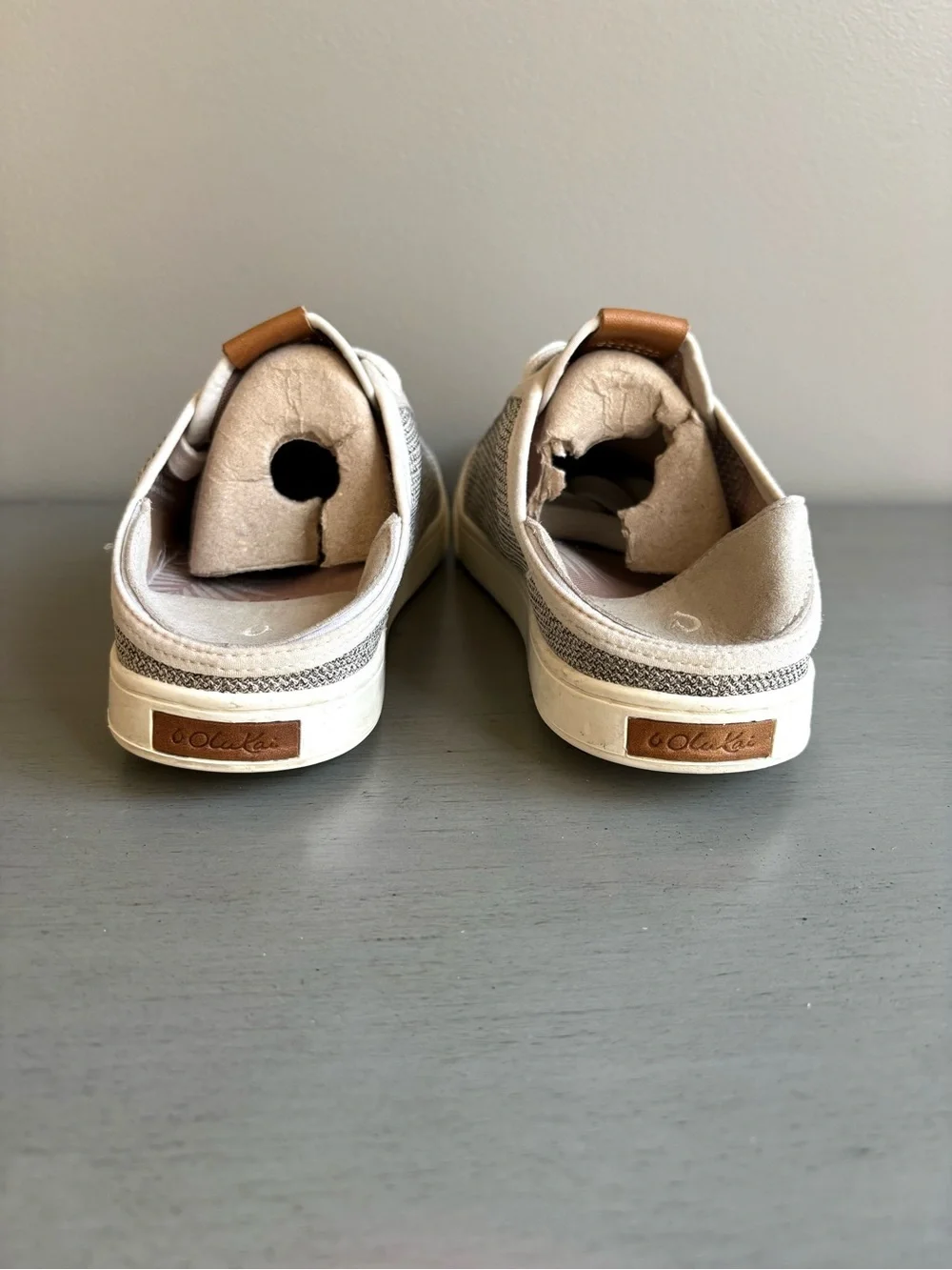 OluKai Pehuea Li Tan/Gray Mesh Low Top Lace-Up Sneakers Women 8 Drop In Heel